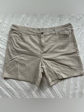 St. John's Bay | Khaki Shorts